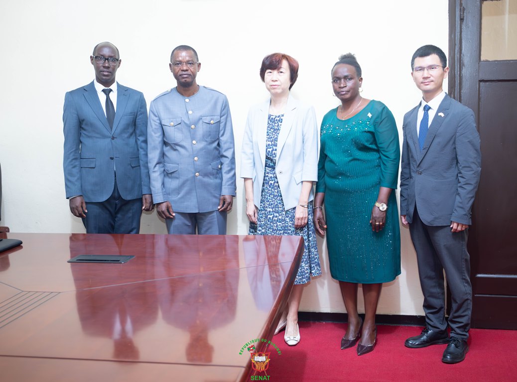 Le Président du Sénat reçoit en audience l’Ambassadeur de la République Populaire de Chine au Burundi