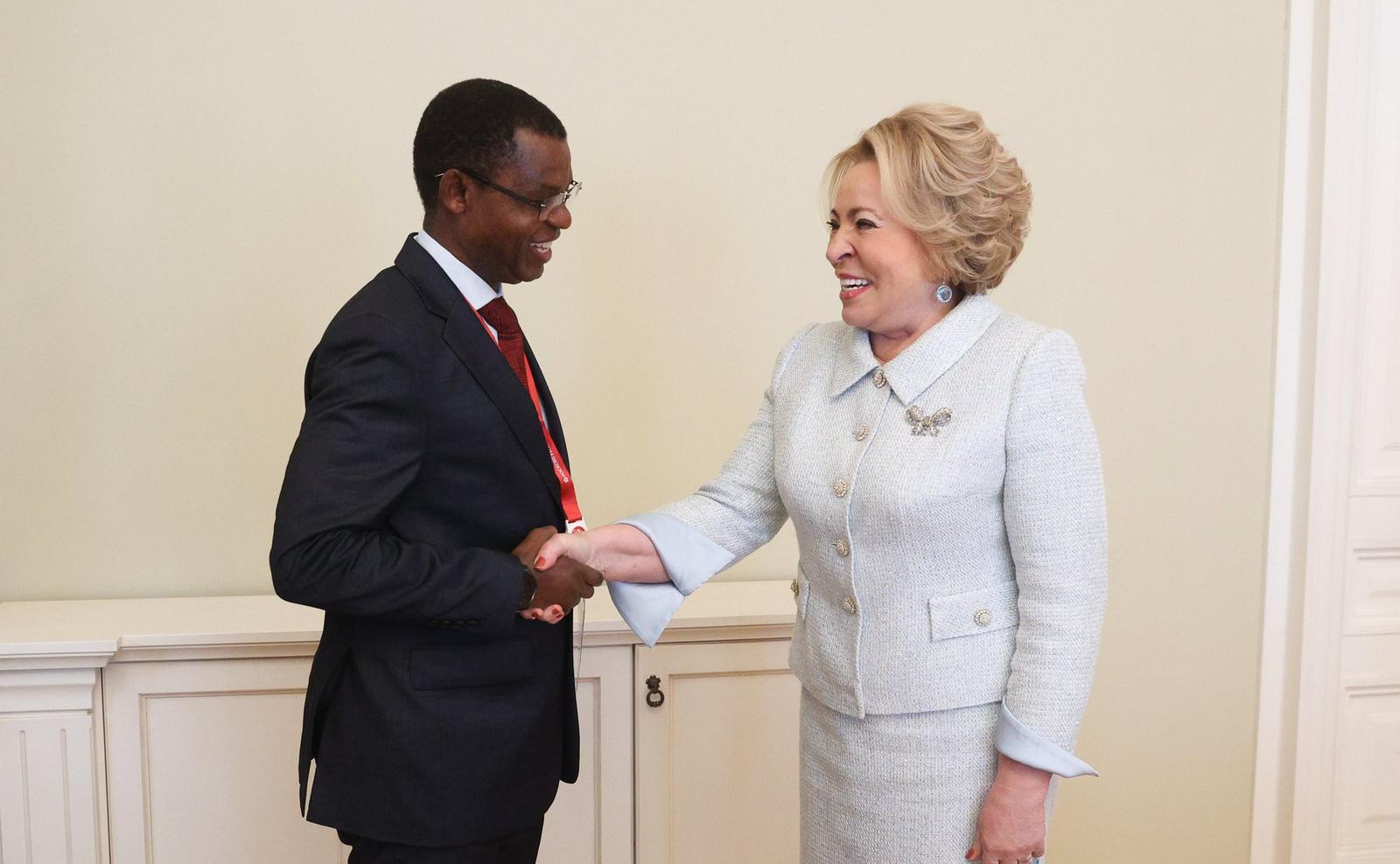 Le Président du Sénat invite les investisseurs russes à investir au Burundi.