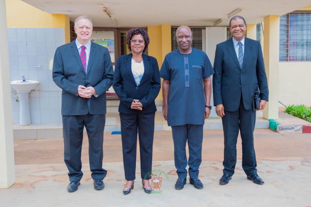 L’Ambassadeur de la République d’Afrique du Sud au Burundi reçu en audience par le Président du Sénat